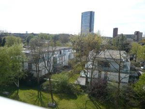 Blick über Düsseldorf Mörsenbroich Richtung ARAG Hochhaus