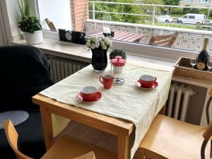 Essplatz mit Blick auf den Balkon