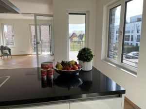 Küche - Blick Richtung Balkon 