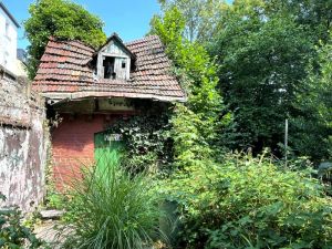 Schuppen im Garten - Baufällig, aber Bestand