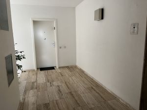 Treppenhaus - 2 ETWs / Geschoß